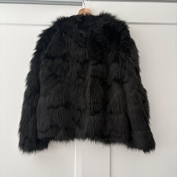 Mango Black Faux Fur Jacket – Elegant & Cozy Statement Piece - Picture 6 of 6